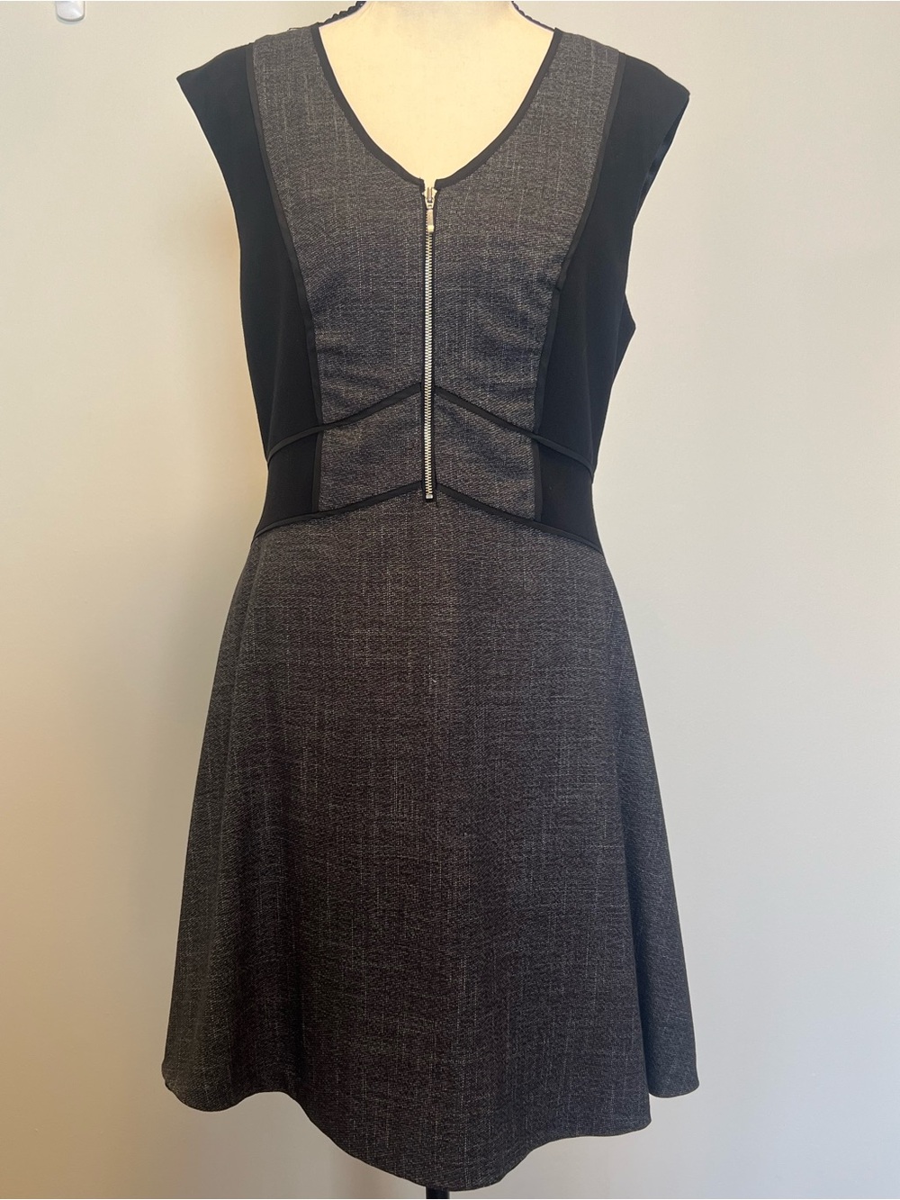 Black & Gray Panelled Mini Dress | V-Neck‎ Zip Front Dress | Size 8 | Workwear